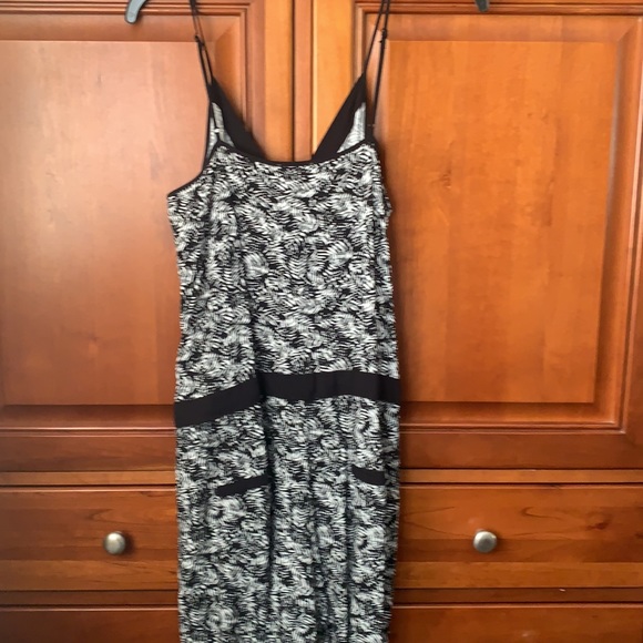 Black and White Jumper - Picture 2 of 2